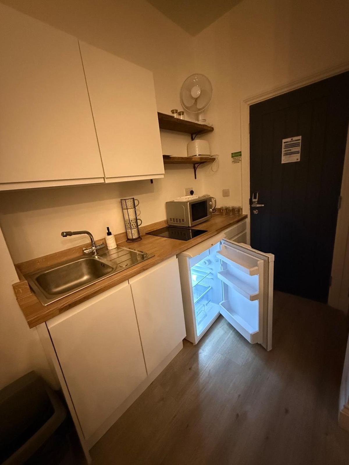 Seaside Studio Apartment Weston-super-Mare Bagian luar foto