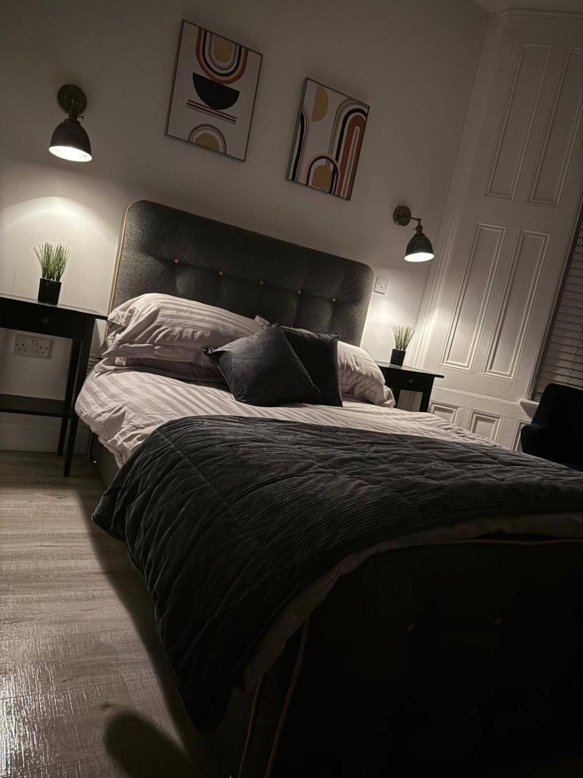 Seaside Studio Apartment Weston-super-Mare Bagian luar foto